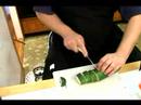 Nasıl Bir Yunan Beyaz Peynirli Salata Hazırlamak: Bir Yunan Beyaz Peynir Salata Salatalık Kesmek Resim 3