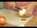 Fransız Soğan Çorbası Nasıl Yapılır : Fransız Soğan Çorbası Et Suyu İçin Soğanları Doğra 