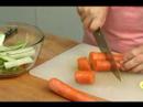 Fransız Soğan Çorbası Nasıl Yapılır : Fransız Soğan Çorbası Et Suyu İçin Sebze Doğramak  Resim 3