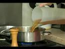 Fransız Soğan Çorbası Nasıl Yapılır : Fransız Soğan Çorbası Soğan Suyu Ekleyin  Resim 3