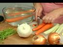 Nasıl Fransız Soğan Çorbası Yapmak İçin : Fransız Soğan Çorbası İçin Sebze Hazırlamak  Resim 3