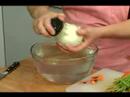 Nasıl Fransız Soğan Çorbası Yapmak İçin : Fransız Soğan Çorbası İçin Sebze Hazırlamak  Resim 4