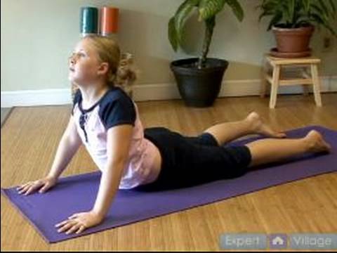 Çocuklar İçin Yoga Ve Meditasyon Öğretmek İçin Nasıl : Kobra Yoga Poz Çocuklara Öğretmek İçin Nasıl  Resim 1