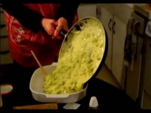 Kolay Brokoli Ve Pirinç Güveç Tarifi: Karışımı Bir Kase Brokoli Ve Pirinç Güveci İçin Koyarak