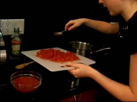 Evde Bir Kız Gece İçin Yemek: Bir Kız Gece İçin Pizza Sos Yapımında: Bölüm 2 Resim 1