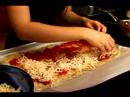 Evde Bir Kız Gece İçin Yemek: Bir Kız Gece İçin Margarita Pizza Yapma Resim 3