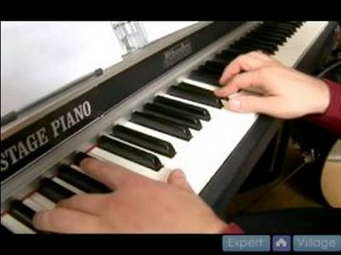 Db Büyük Sahte Defteri : Piyano Üzerinde Tam Bir Kompozisyon Oynuyor  Resim 1