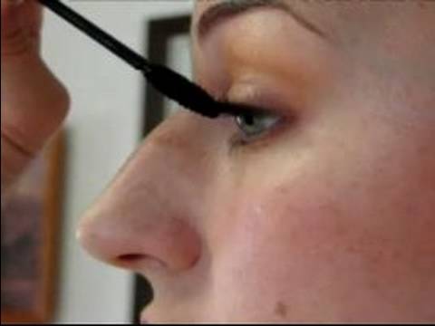 Yüz Cilt Bakımı Ve Makyaj İpuçları: Nasıl Maskara Uygulamak İçin