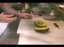 Nasıl Meksika Guacamole Yapmak: Nasıl Bir Avokado Guacamole İçin Kesmek İçin Resim 3