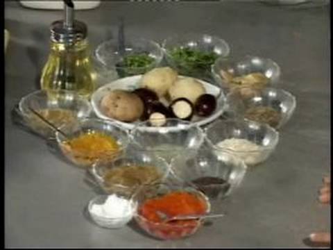 5 Hızlı Ve Kolay Hint Tarifleri: Hint Patlıcan Ve Patates Tarifi İçin Malzemeler