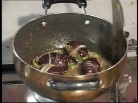 Hızlı & Kolay 5 Hint Yemek Tarifleri : Ekleme Pişirme Yağı Patlıcan Dolması  Resim 1