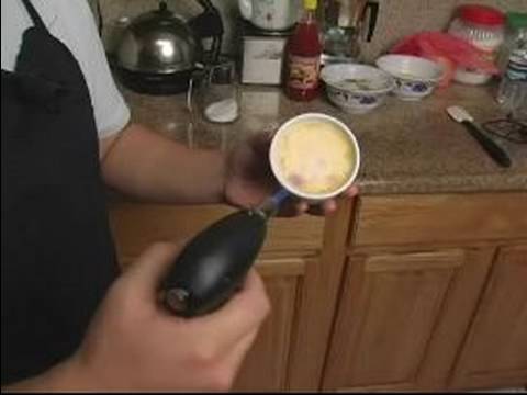 Nasıl Creme Brulee Yapmak: Creme Brûlée İçin Caramelizing Şeker