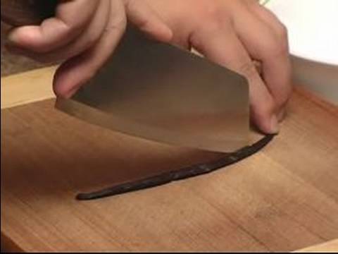 Nasıl Creme Brulee Yapmak: Vanilya Fasulye Krem Brûlée İçin Hazırlanıyor Resim 1