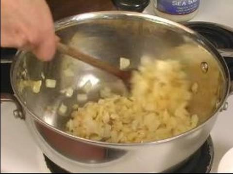 Nasıl Rezene Çorbası Yapmak: Rezene Çorbası Soğan Karamelize Resim 1