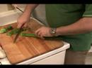 Domates Çorbası Nasıl Yapılır : Domates Çorbası İçin Kereviz Ve Patatesleri Doğrayın  Resim 3