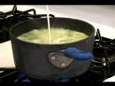 Kremalı Brokoli Çorbası Tarifi : Brokoli Çorbası İçin Krema Ekleyin  Resim 3
