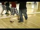 Nasıl Arjantin Tango Dans : Arjantin Tango İçin Çapraz Adım Yürüme Mesafesinde  Resim 3