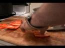 Nasıl Soğuk Çorba Yapmak İçin : Kırmızı Biber Gazpacho Yapmak İçin Dilimliyorum  Resim 3