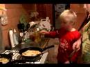 Nasıl Cook Çocuklarla: Çocuklar Nasıl Krep Çevirmek Resim 4