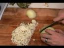 Nasıl Gazpacho Yapmak: Gazpacho Yapmak İçin Soğan Dicing Resim 4
