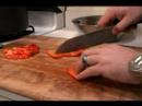 Nasıl Soğuk Çorba Yapmak İçin : Kırmızı Biber Gazpacho Yapmak İçin Dilimliyorum  Resim 4