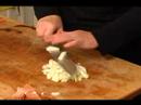 Rezene Çorbası Nasıl Yapılır : Rezene Çorbası İçin Bir Soğan Doğrayın  Resim 4