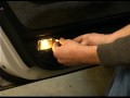 Bir Arabanın Arka Kapı Işık Kapağı Kaldırmak İçin Nasıl İç Araba Işık değiştirme :  Resim 3