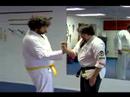 Wristlock Dıştan Jujitsu : Nasıl Jujitsu Bir Wristlock Bacağından Taraması Yapmak İçin  Resim 3