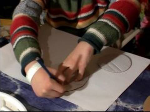 Çocuklar İçin Noel El Sanatları Yapım: Daireler Beyaz Kağıt Üzerinde Noel El Sanatları İçin Çocuklar İçin Yaptığını.