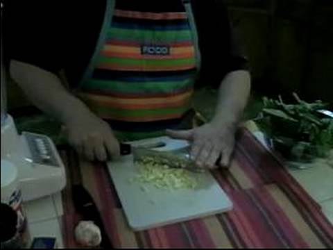 Makarna Ve Pesto Sosu Tarifi : Fettucine Makarna İçin Sarımsak Doğrama Ve Pesto Sos