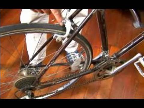 Nasıl Bir Bisiklet Lastiği Tamir İçin: Bir Bisiklet Tekerleği İle Yatay Bir Terk Değiştirme Resim 1