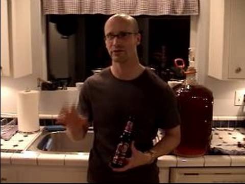 Nasıl Ev Yapımı Arpa Şarap İçin : Ev Temizleme Şişe Arpa Şarap Demlenmiş 