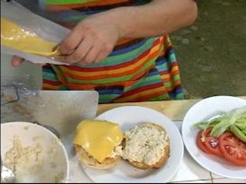 Nasıl Yapmak Ve Ton Balığı Salatası Hizmet: Tuna Melt Olun