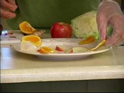 Sağlıklı Ham Yemek Tarifleri: Nasıl Plaka Ve Bir Meyve Salatası Hizmet