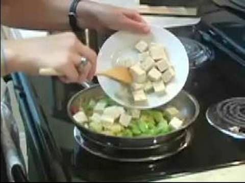 Tay Vejetaryen Tofu Stir Fry Tarifi: Tay Vejetaryen Stir Fry Tofu Ekleme Resim 1