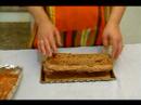 Çikolatalı Fındık Sünger Kek Tarifi Talimatları: İkinci Çikolata Sünger Somun Kek Katman Ekleme