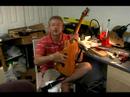 Nasıl Bir Ev Yapımı Elektro Gitar Yapmak: Zemin Tel Bir Elektro Gitar Üzerinde Yükleme Resim 4