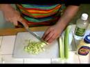 Nasıl Yapmak Ve Ton Balığı Salatası Hizmet: Ton Balıklı Salata İçin Chop Kereviz Resim 4