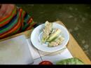 Nasıl Yapmak Ve Ton Balığı Salatası Hizmet: Ton Balıklı Salata Kereviz Sopa Üzerinde Hizmet Veren Resim 4