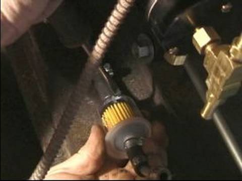 Bir Ford Chevy Motor Yüklemede Bitirme: İpuçları Yakıt Filtreleri