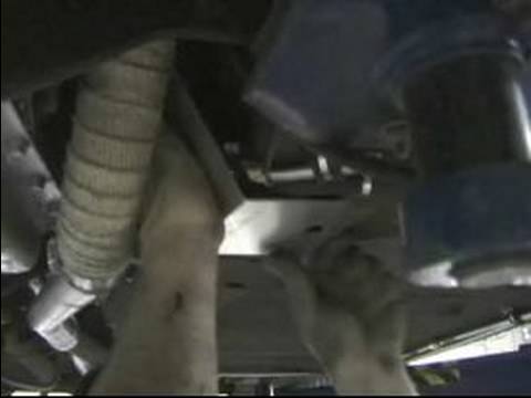 Bir Ford Chevy Motor Yüklemede Bitirme: Nasıl Bir Yakıt Hattı Isı Kalkanı Yüklemek İçin Resim 1