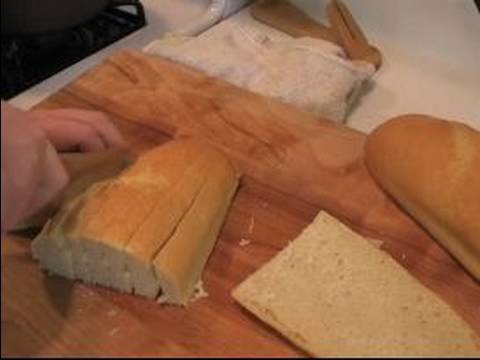 Domates Ve Parmesan Çorbası Tarifi : Domates Ve Parmesan Çorbası Tarifi İçin Ekmek Hazırlamak  Resim 1