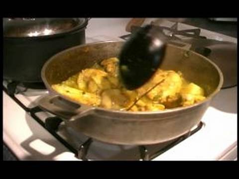 Köri Tavuk Tarifi Talimatlar: Nasıl Köri Tavuk Pişirme Durumunu Kontrol Edin