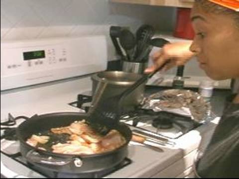 Nasıl Bir Asya Tavuk Yemeği Pişirmek: Asya Tarzı Tavuk Tavuk Ekleyin
