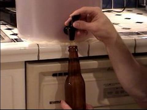 Nasıl Ev Demlemek Koyu Lager İçin: Şişeleme Ve Eve Demlenmiş İçin Kapatma Siyah Lager Bira Resim 1