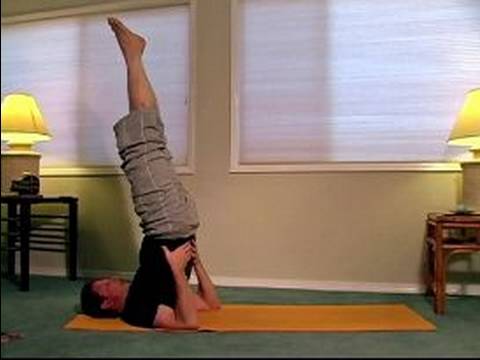 Nasıl Güç Yoga Yapmak : Bir Mum Güç Yoga Pose Yapıyor  Resim 1