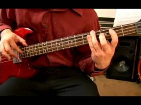 Oyun Gelişmiş Gb Anahtarındaki Bas Gitar (G Düz): Gb Olarak Gelişmiş Bir Bas Gitar (G Düz)