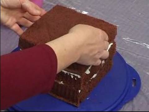 Pasta Dekorasyon İpuçları: Nasıl 3 Bir Kek Tabakası Eklemek İçin