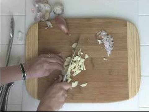 Tuna Noodle Güveç Yapmak: Tuna Noodle Güveç Soğan Ve Sarımsak Kullanıyorum Resim 1