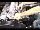 Bir Ford Chevy Motor Yüklemede Bitirme: Nasıl Bir Radyatör Hortumu Değiştirmek İçin
